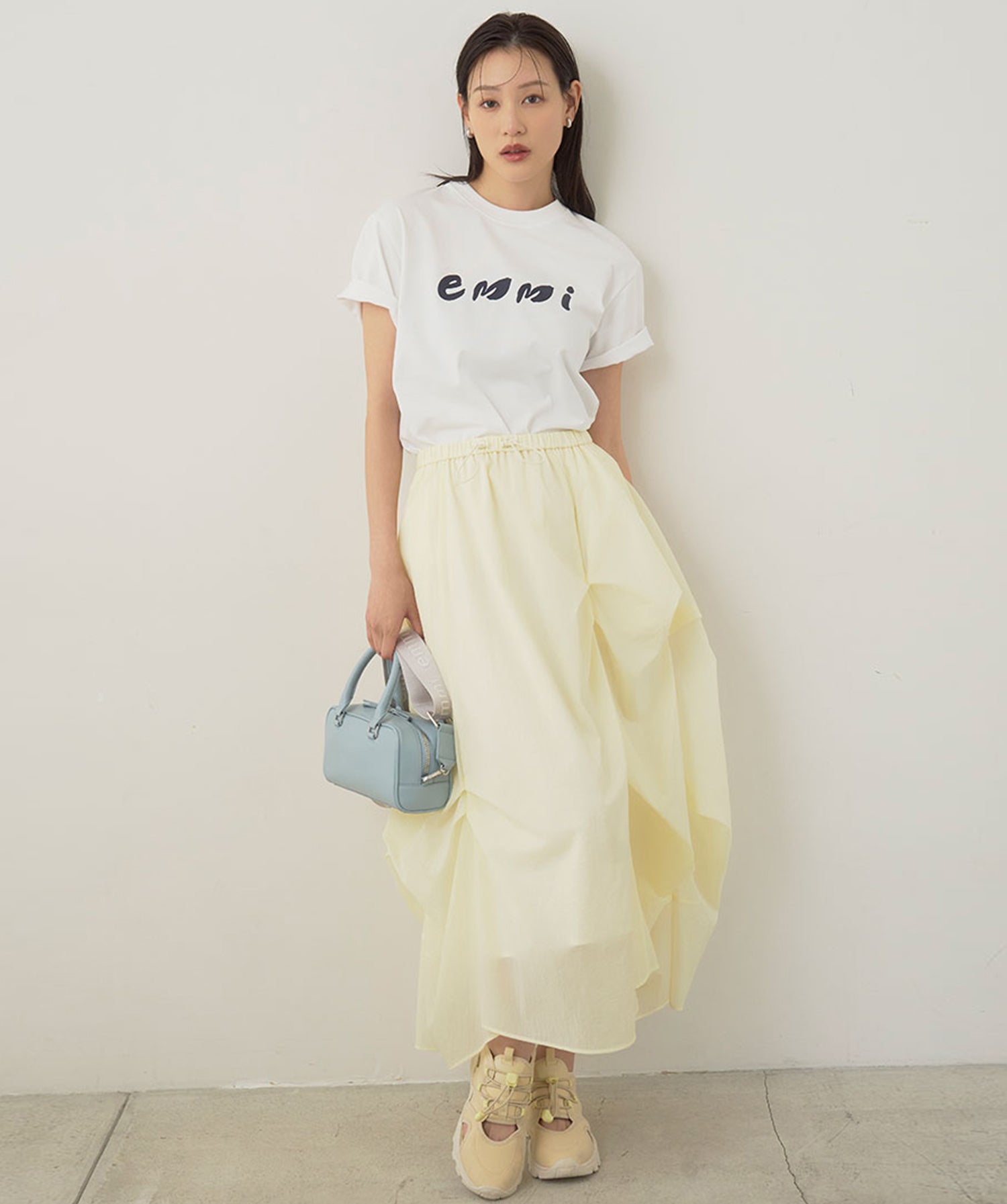 【emmi】emmi Logo莫代尔迷你T恤 emmi 女款运动休闲T恤短袖短款衣长/25SS 13WCT251060