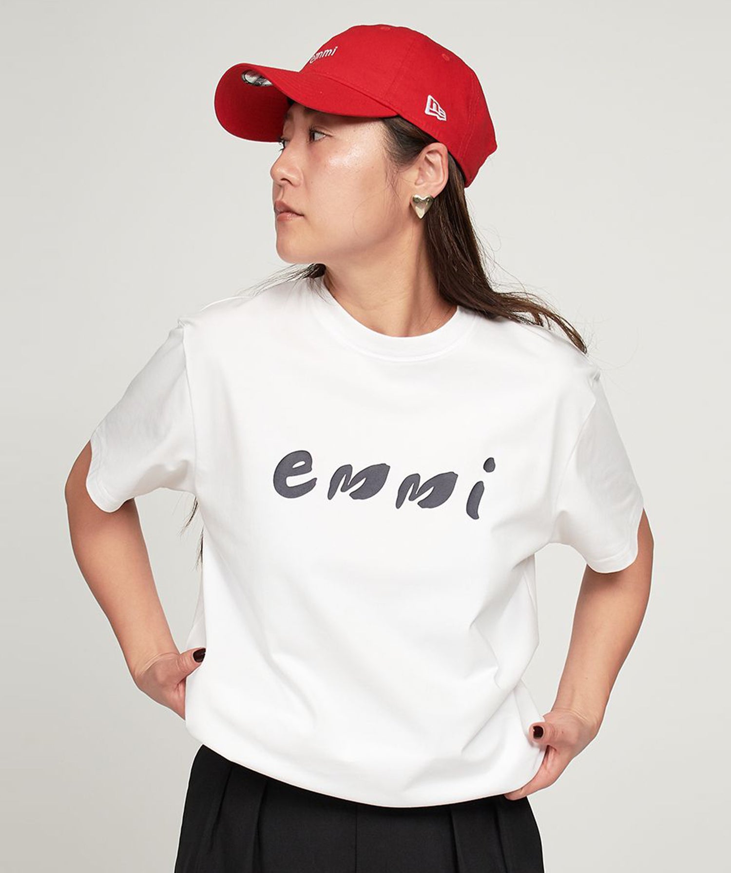 【emmi】emmi Logo莫代尔迷你T恤 emmi 女款运动休闲T恤短袖短款衣长/25SS 13WCT251060