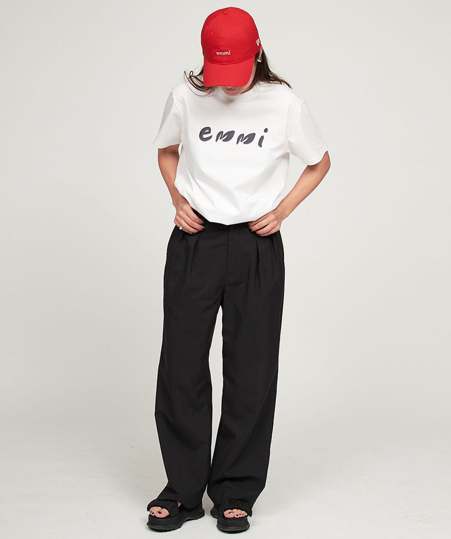 【emmi】emmi Logo莫代尔迷你T恤 emmi 女款运动休闲T恤短袖短款衣长/25SS 13WCT251060