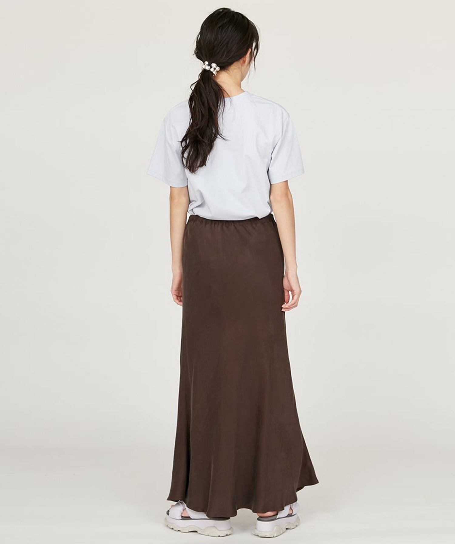 【emmi】emmi Logo莫代尔迷你T恤 emmi 女款运动休闲T恤短袖短款衣长/25SS 13WCT251060