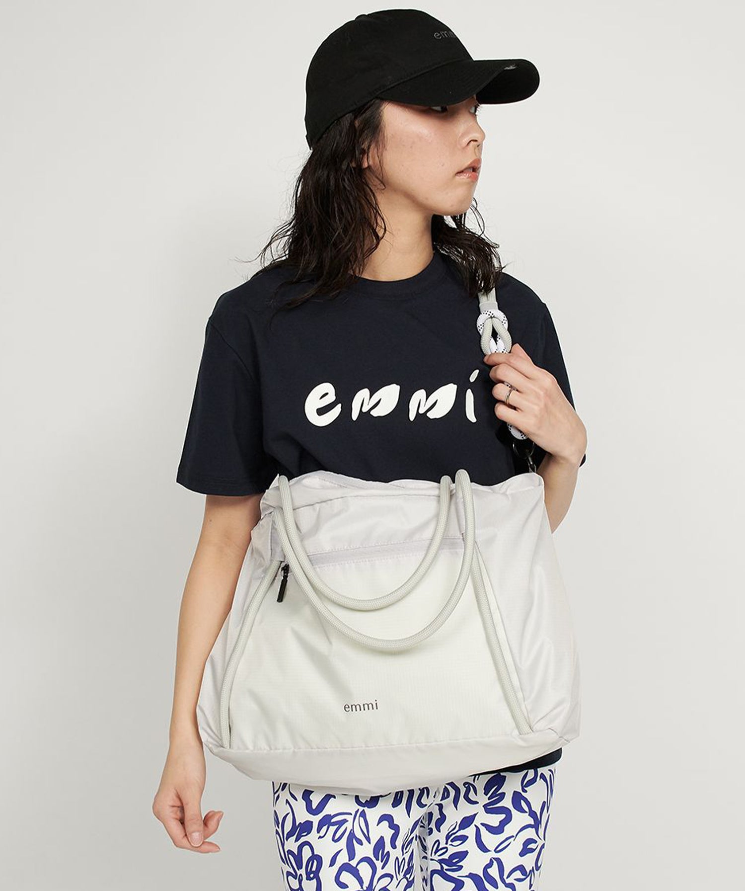 【emmi】emmi Logo莫代尔迷你T恤 emmi 女款运动休闲T恤短袖短款衣长/25SS 13WCT251060