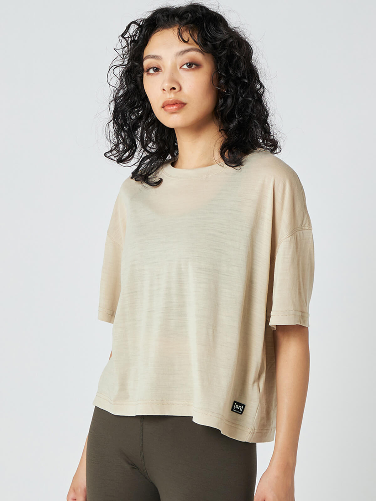 [[sn] super.natural] W ボクシー TEE スーパーナチュラル レディース ヨガウェア 半袖 Tシャツ カットソー / 23FW SNW020030-Puravida! プラヴィダ　ヨガ ピラティス フィットネスショップ