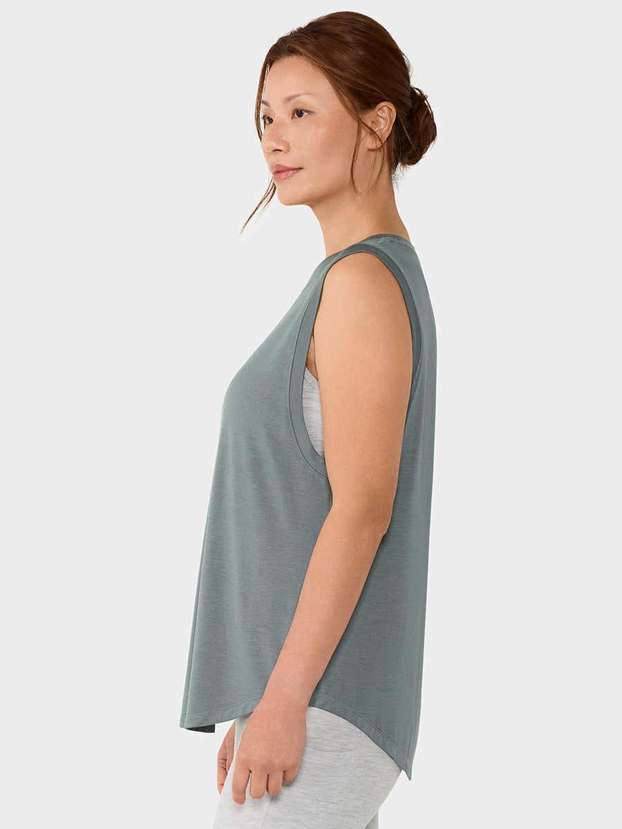 [春クーポン][TAVI] ハイネック マッスルタンク タビ レディース  トップス タンクトップ  通気性 吸湿 速乾 26SS D3 TOESOX