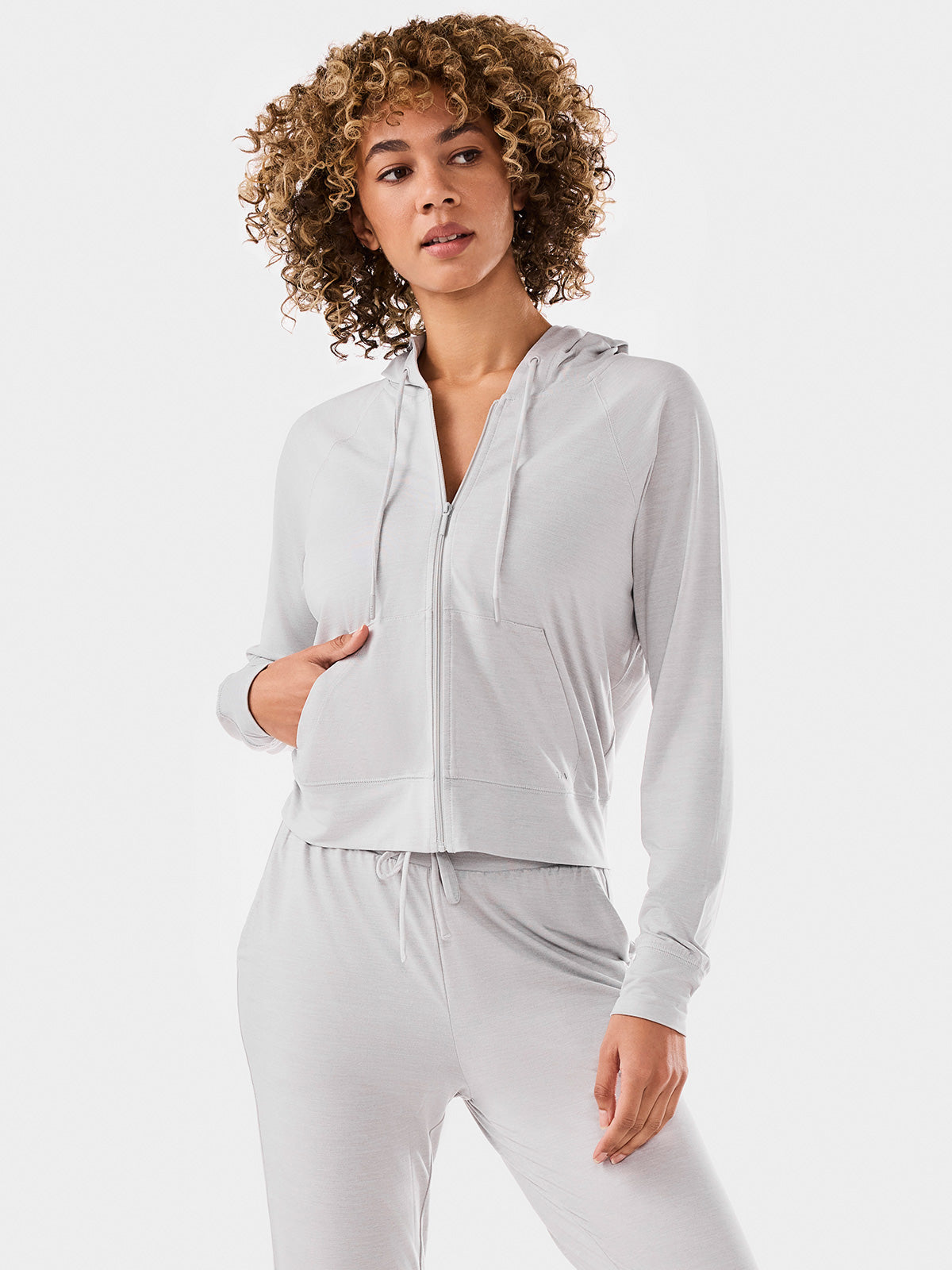 [TAVI] ソフトTec ジップフーディー SoftTec Zip Hoodie ／ タビ レディース  トップス フーディ パーカー ヨガ ピラティス  26SS