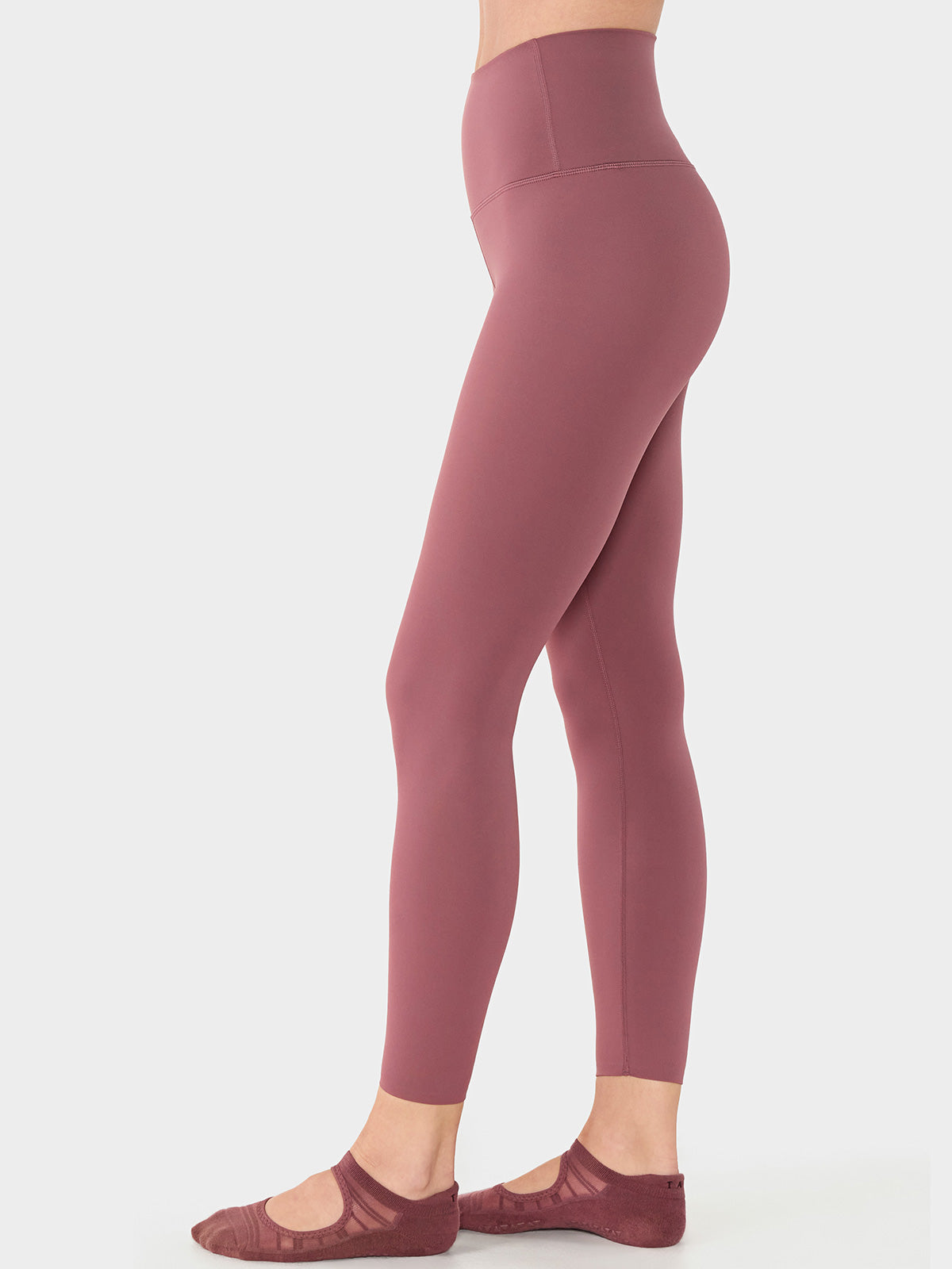20%OFF[SALE][TAVI] ハイウエスト 7分丈 レギンス HIGH WAISTED LEGGINGS／ヨガ ボトムス ピラティス ヨガパンツ 美脚 美尻 体型カバー 26SS_D1