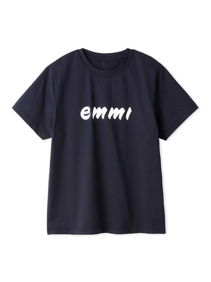 [emmi] ペイントemmiロゴTシャツ / エミ アトリエ レディース ヨガウェア 半袖 プリント おしゃれ / 24FW 13WCT241094-Puravida! プラヴィダ　ヨガ ピラティス フィットネスショップ