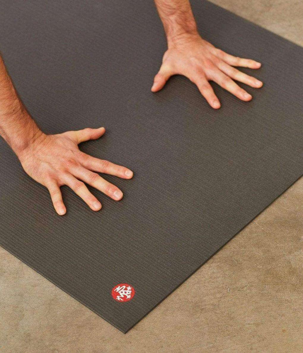 [Manduka] ブラックマットPRO プロ エクストラ ロング (6mm／長さ216cm) ヨガマット / PRO Yoga Mat EXTRA LONG ブラック マンドゥカ 厚手 幅広 大きいサイズ CORE 100_1-Puravida! プラヴィダ　ヨガ ピラティス フィットネスショップ