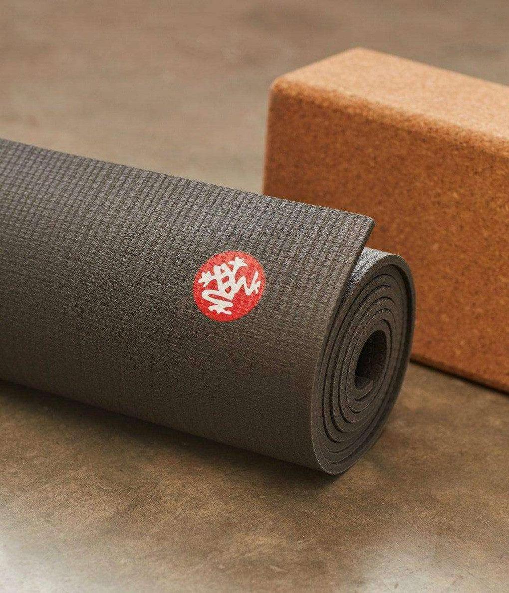 [Manduka] ブラックマットPRO プロ エクストラ ロング (6mm／長さ216cm) ヨガマット / PRO Yoga Mat EXTRA LONG ブラック マンドゥカ 厚手 幅広 大きいサイズ CORE 100_1-Puravida! プラヴィダ　ヨガ ピラティス フィットネスショップ