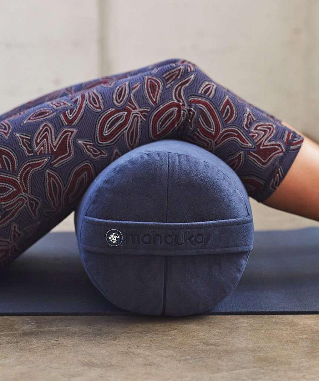 [Manduka] enlight ラウンド ボルスター ヨガ クッション / enlight bolster-Round スターダイクリアブルー マンドゥカ ヨガグッズ 大きいサイズ [SOFF]-Puravida! プラヴィダ　ヨガ ピラティス フィットネスショップ