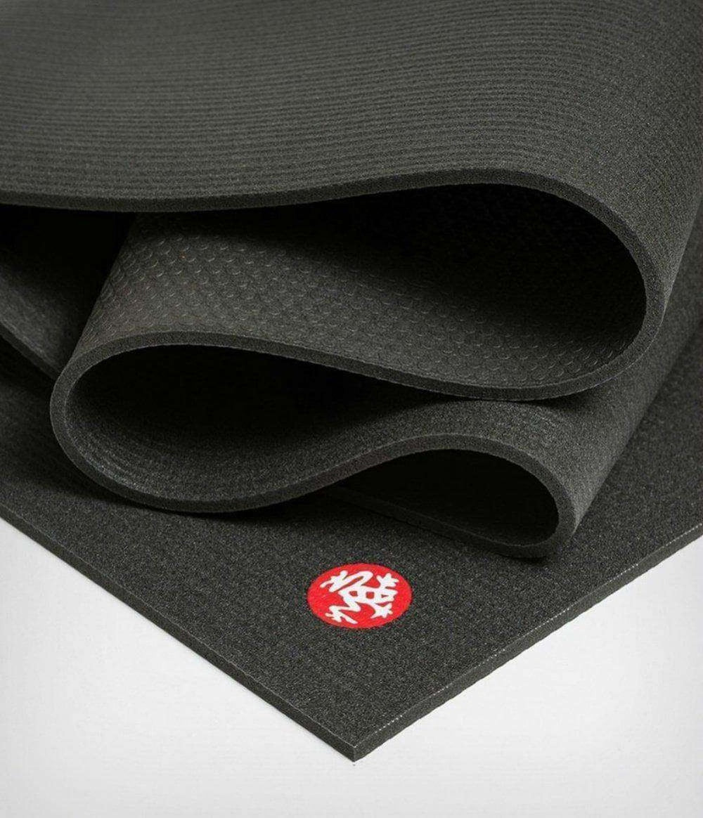 [Manduka] ブラックマットPRO プロ エクストラ ロング (6mm／長さ216cm) ヨガマット / PRO Yoga Mat EXTRA LONG ブラック マンドゥカ 厚手 幅広 大きいサイズ CORE 100_1 - Puravida! プラヴィダ　ヨガ フィットネスショップ